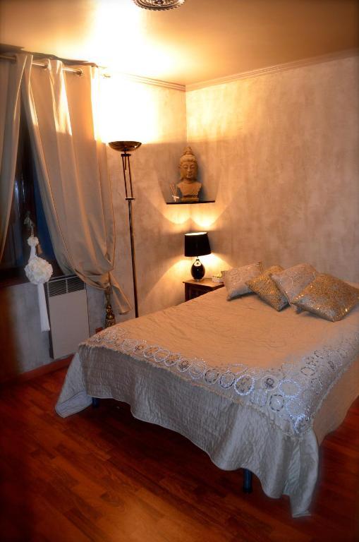 Villa Cyriel Contes  Pokoj fotografie